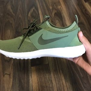 NIKE JUVENATE Size 9